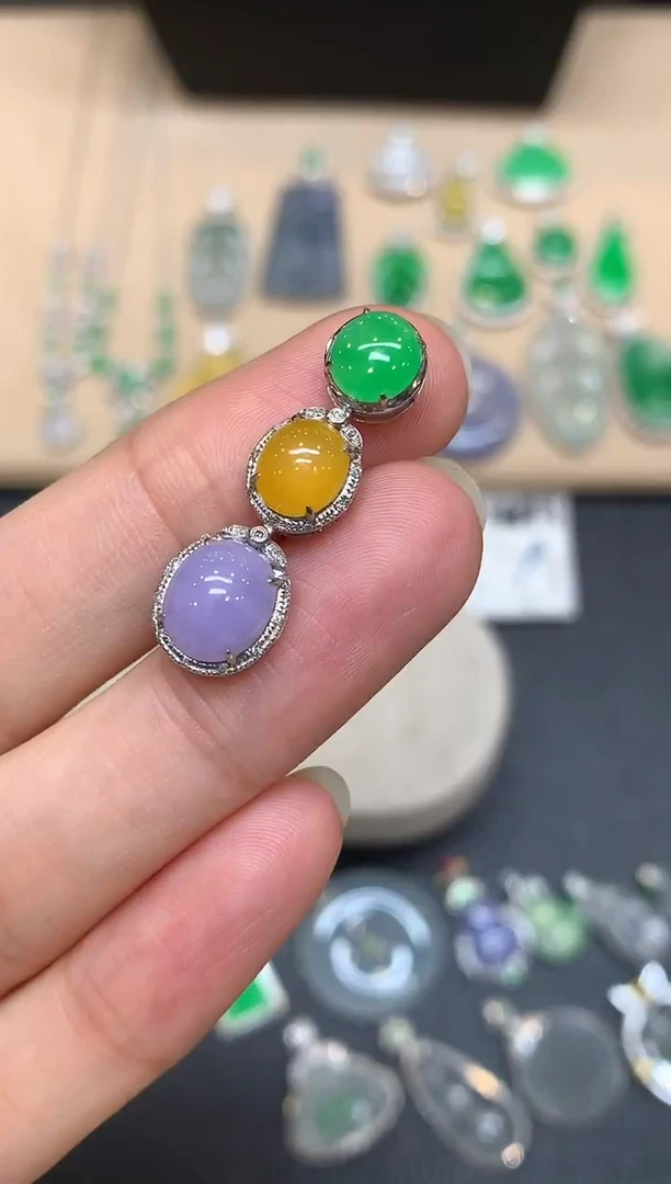 颈饰18K金镶嵌翡翠蛋面【无服务费