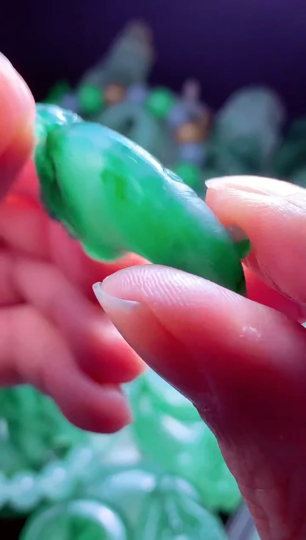 未镶嵌定制翡翠诚*.翡翠毛货定制