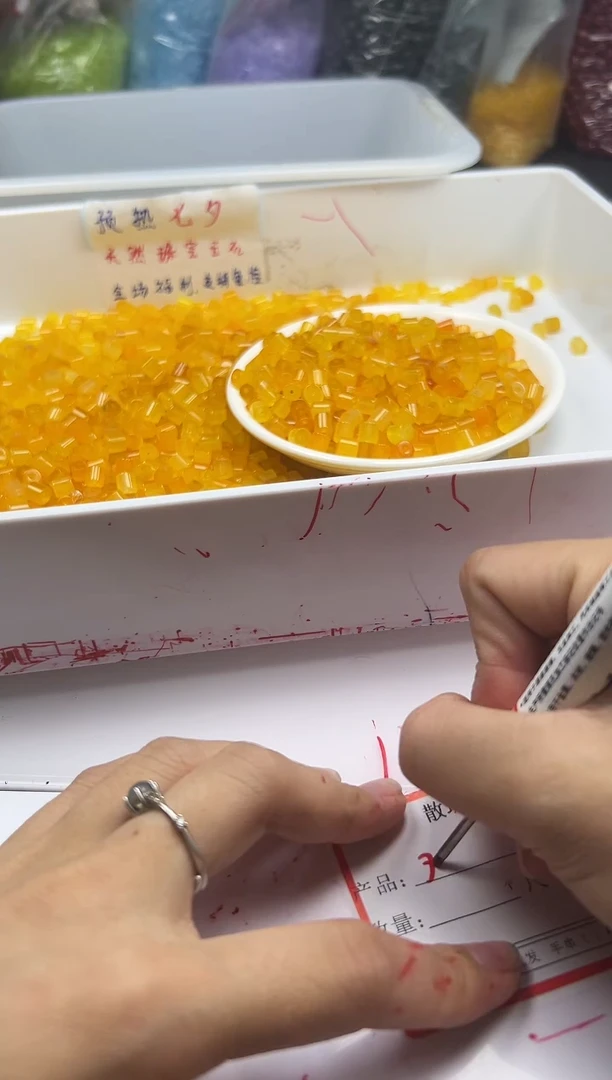 未镶嵌颈饰玛瑙/玉髓w2001冰鸡油黄桶珠6*6mm*20颗