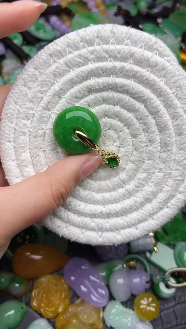 颈饰未镶嵌翡翠缅甸翡翠吊坠