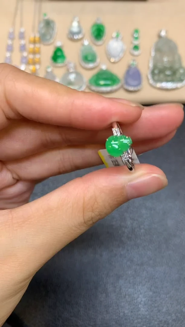 18K金镶嵌戒指翡翠葫芦【无服务费【48小时鉴赏期】