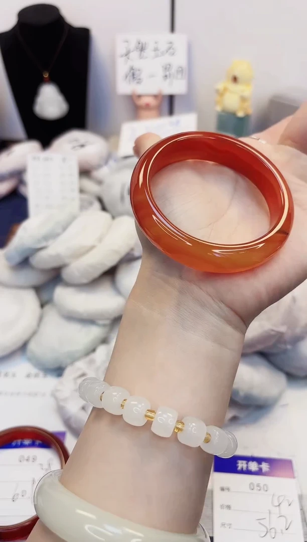 【闪购商品】石英质玉手镯未镶嵌50-玛瑙55圈口