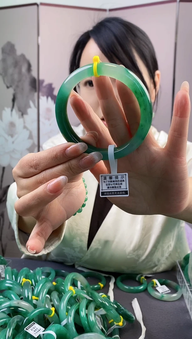 【闪购商品】石英质玉手镯未镶嵌99
