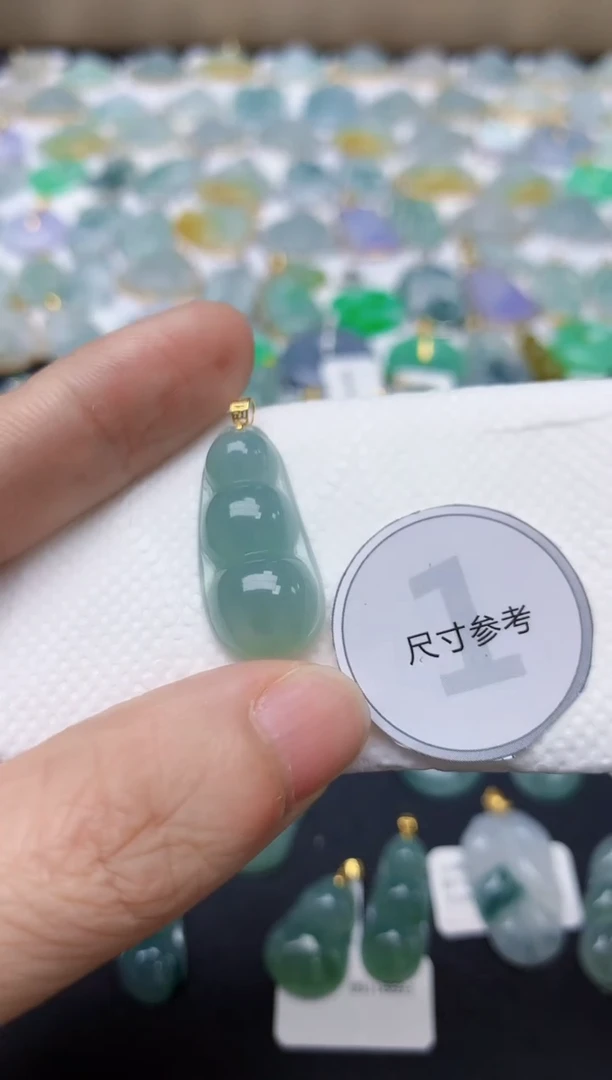 翡翠18K金镶嵌颈饰天然缅甸A货翡翠