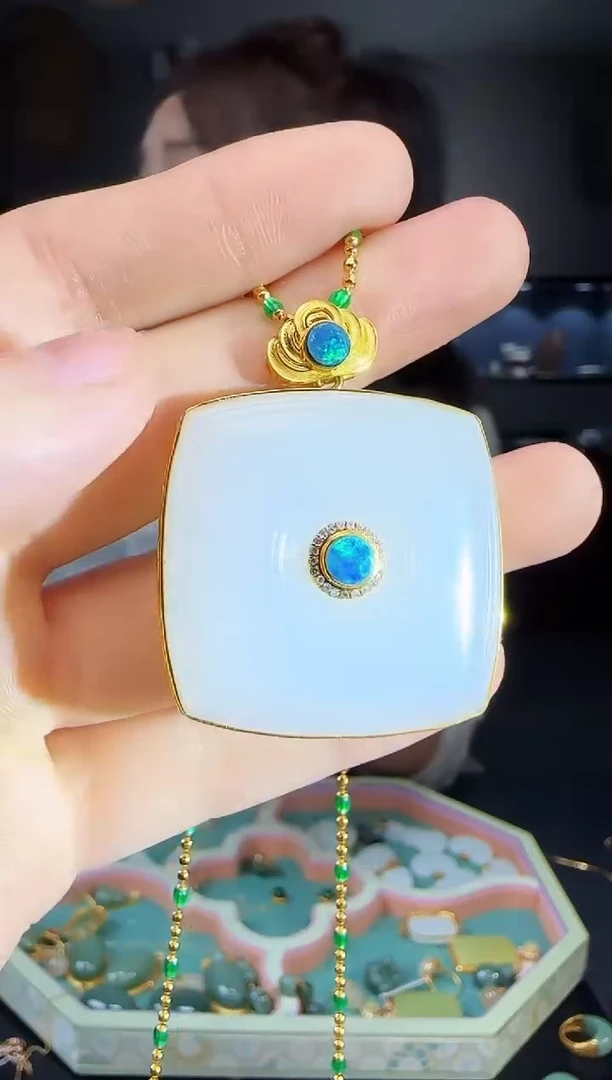 和田玉18K金镶嵌吊坠(不含链)1