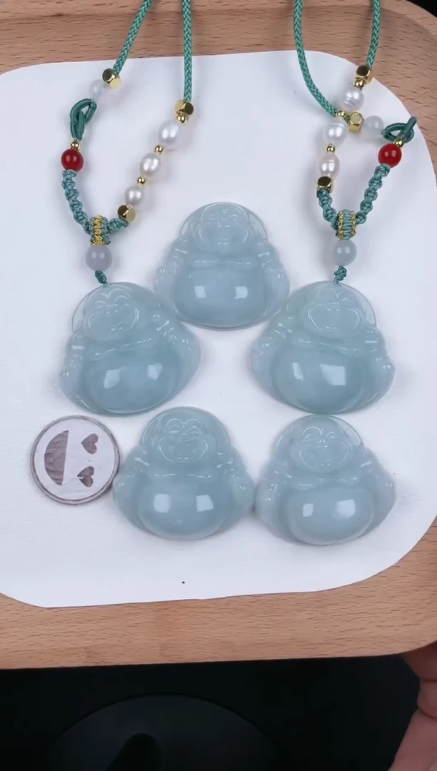 翡翠未镶嵌颈饰LC026翡翠油冰薄荷绿中佛（多样性发其一）