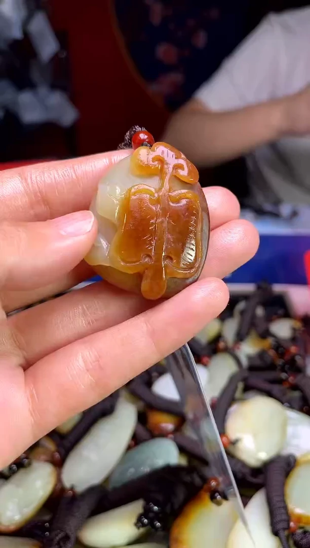 和田玉未镶嵌颈饰1