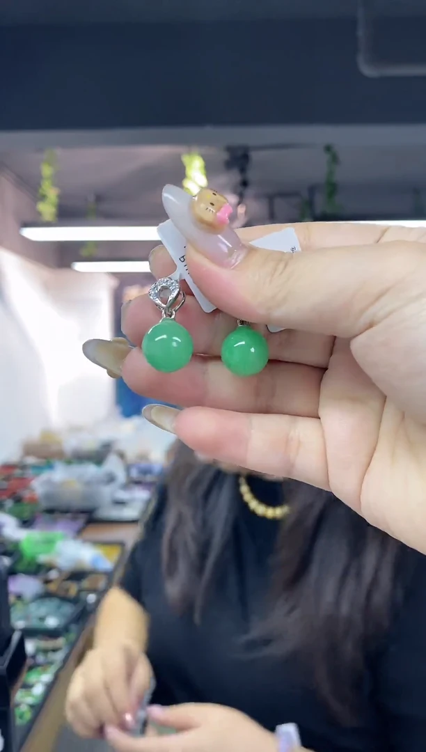 吊坠(不含链)未镶嵌翡翠多样性发其一颜色微差