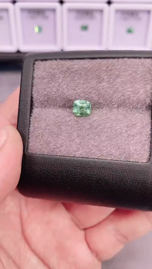 未镶嵌裸石尖晶石1.3