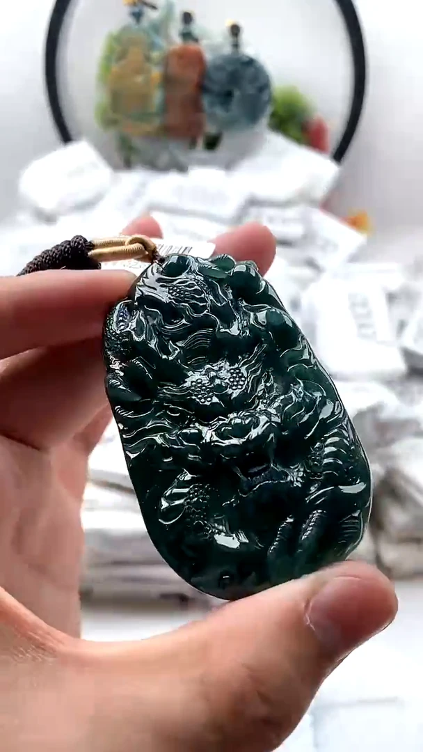 【闪购商品】翡翠颈饰未镶嵌龙牌