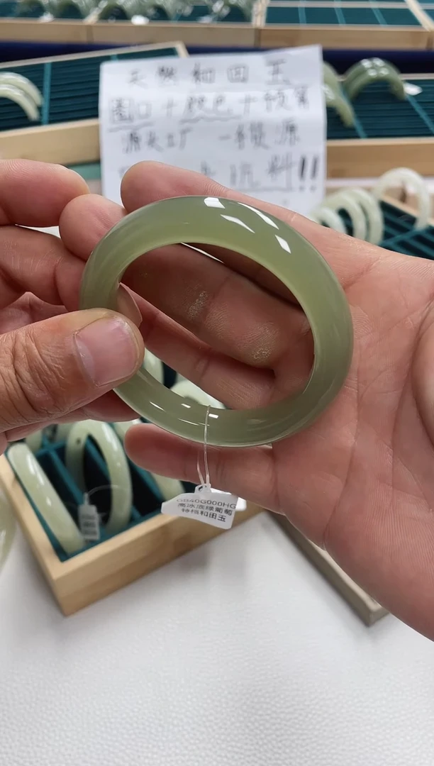 未镶嵌手镯和田玉几**枝和田玉手镯40g