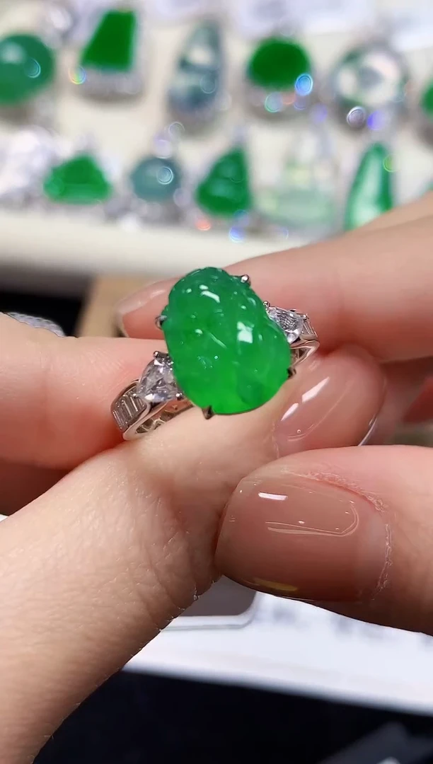 18K金镶嵌戒指翡翠DJ多样性发其一