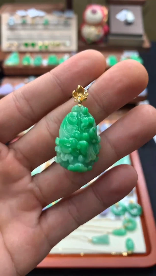 吊坠(不含链)18K金镶嵌翡翠白菜