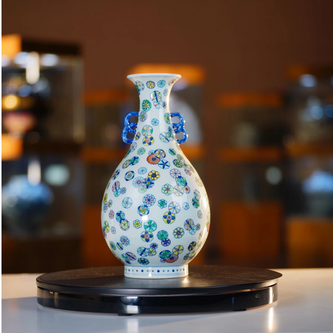 【樊匠造器】青花斗彩皮球花双耳瓶瓷器