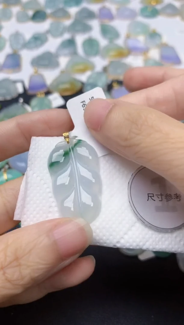 翡翠18K金镶嵌颈饰天然缅甸A货翡翠