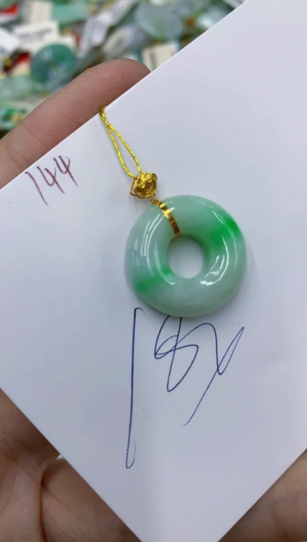 颈饰18K金镶嵌翡翠11111111111