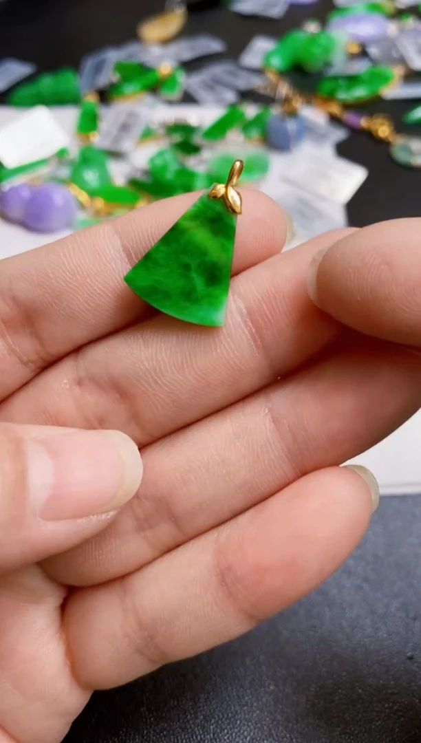 【闪购商品】翡翠颈饰18K金镶嵌无事牌