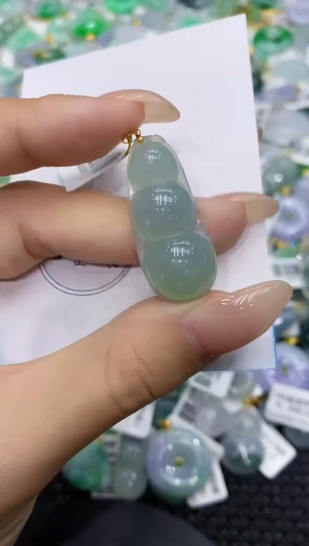 颈饰18K金镶嵌翡翠111111111111