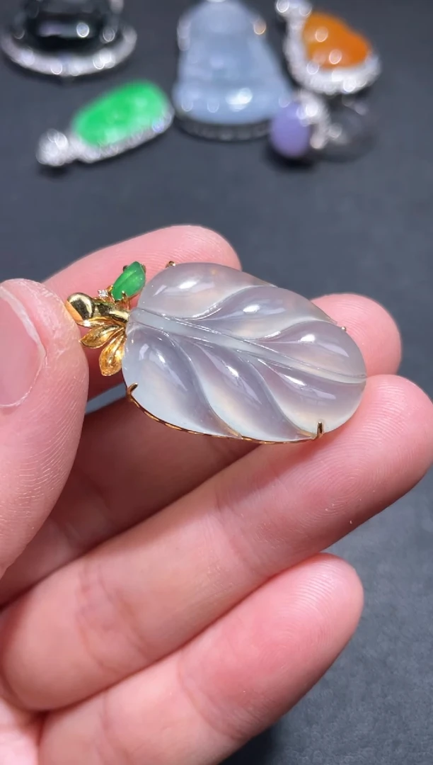 颈饰18K金镶嵌翡翠13.......