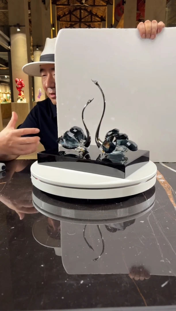 摆件CS0103050墨兰水晶天鹅一对+300*200黑水晶底座