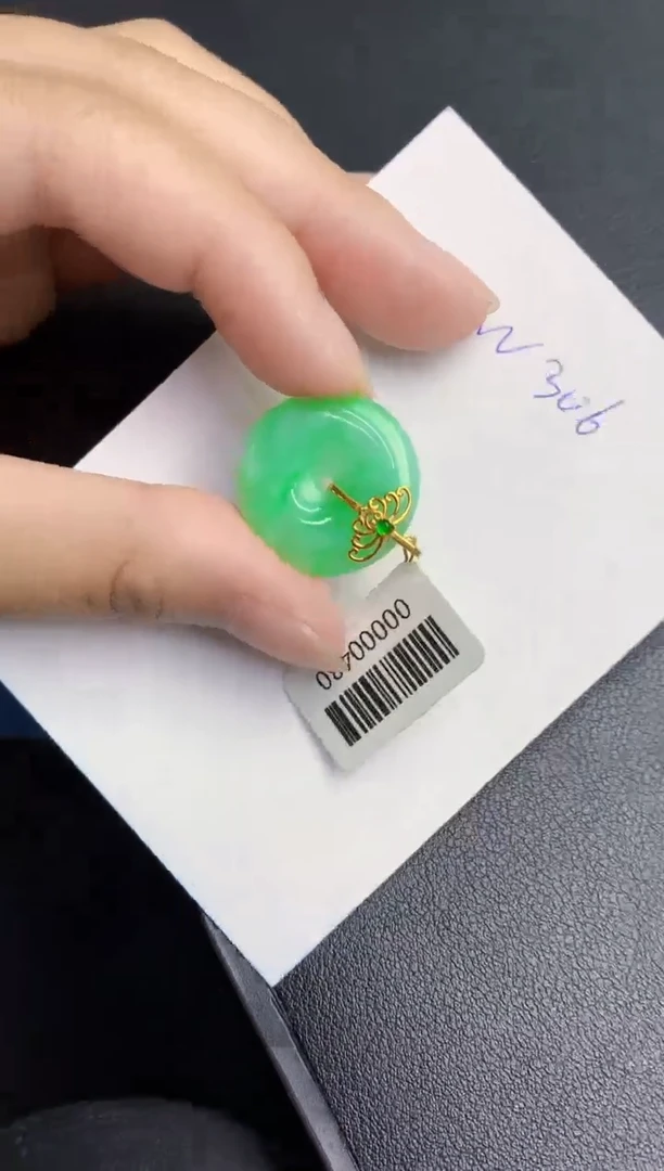 翡翠18K金镶嵌颈饰000000000