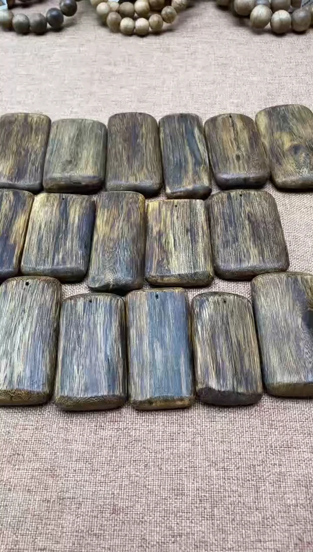 沉香吊坠红金猊吊坠随型多样性发其一