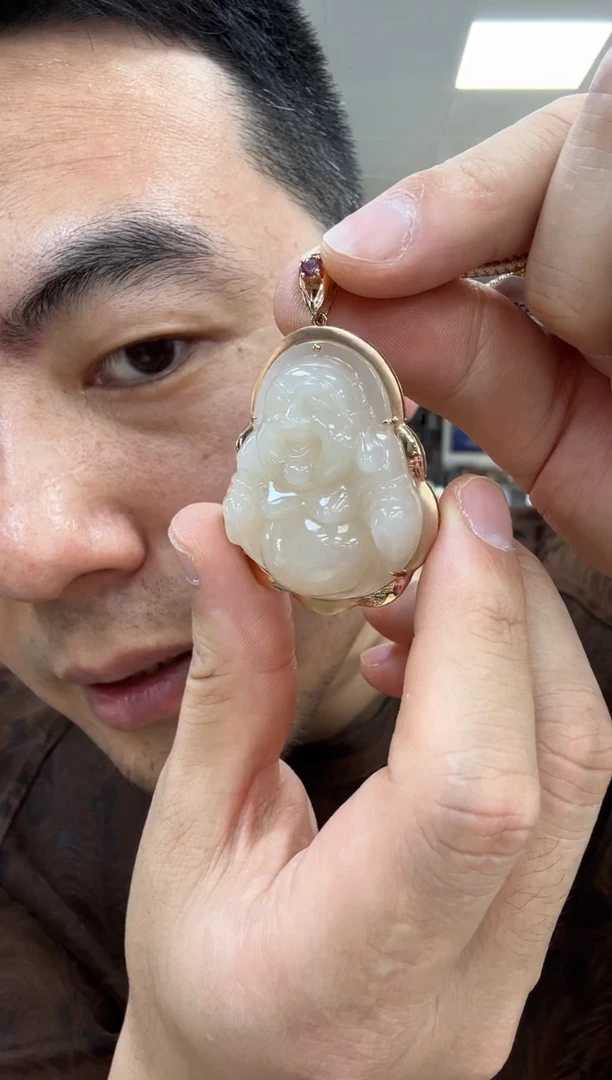 颈饰18K金镶嵌和田玉佛公