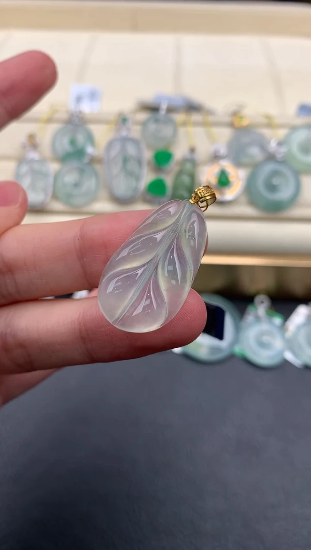 翡翠18K金镶嵌颈饰A816