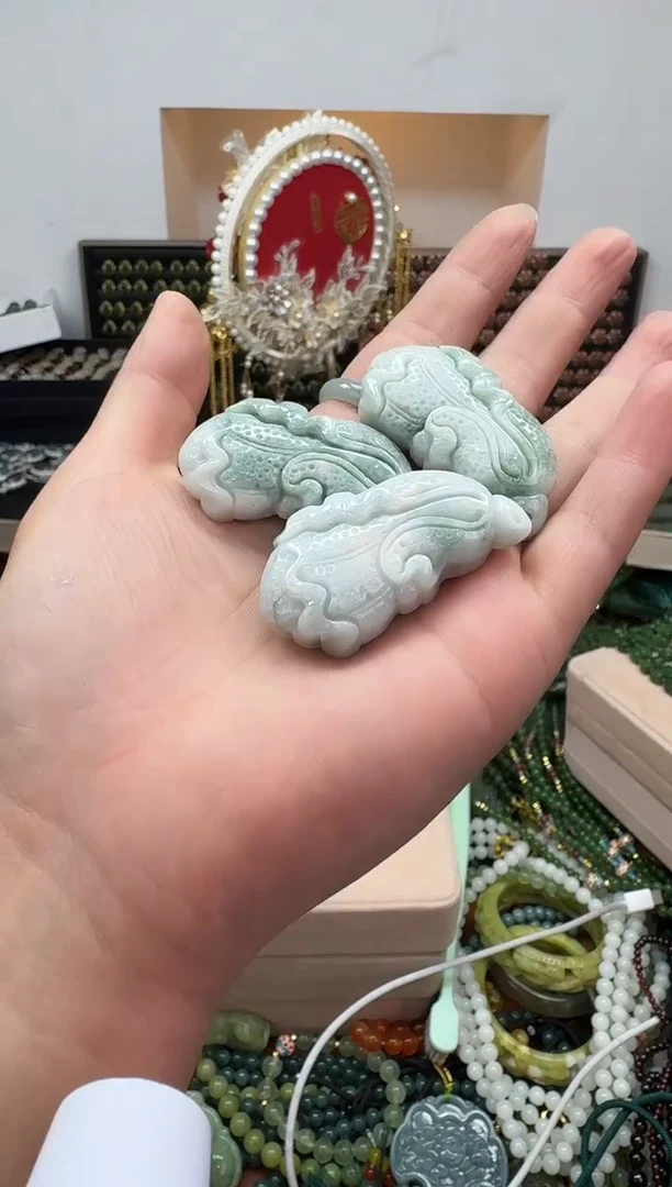 颈饰未镶嵌翡翠白菜【绳子款】