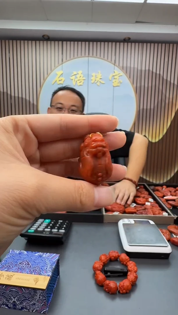未镶嵌雕刻南红玛瑙126ZB0914产品一个