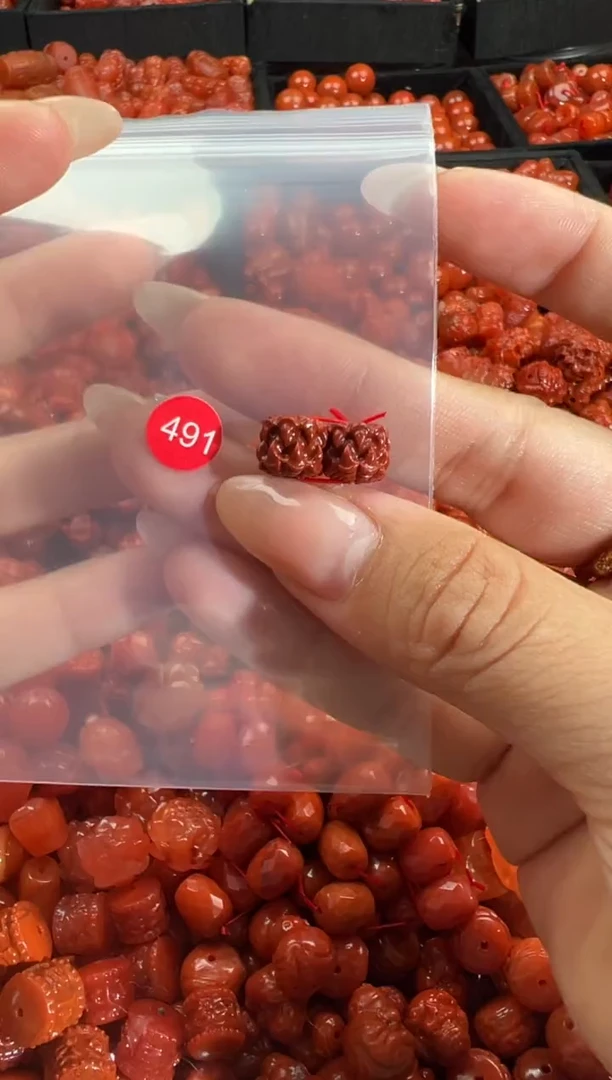 颈饰未镶嵌南红玛瑙1