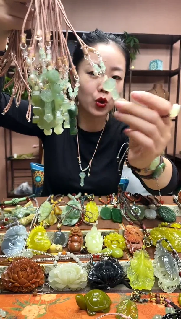 未镶嵌岫玉吊坠多样性发货发其中之一