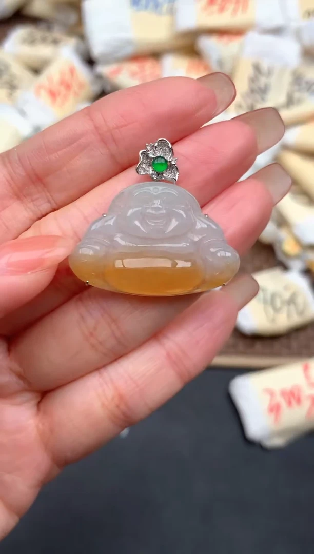 18K金镶嵌挂件翡翠一