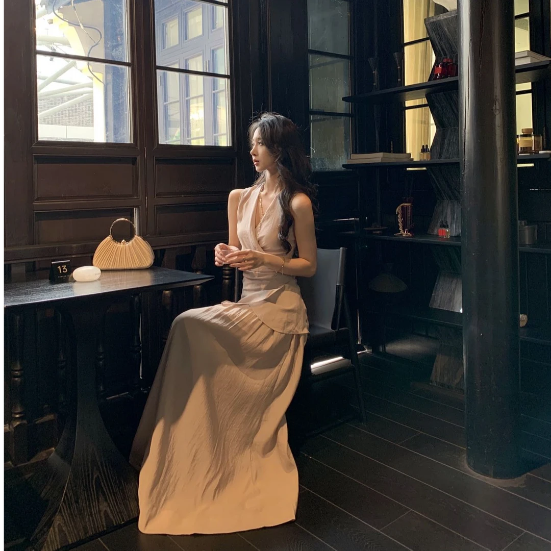 夏季茶系穿搭无袖背心上衣搭配高腰半身裙显瘦气质性感法式小众