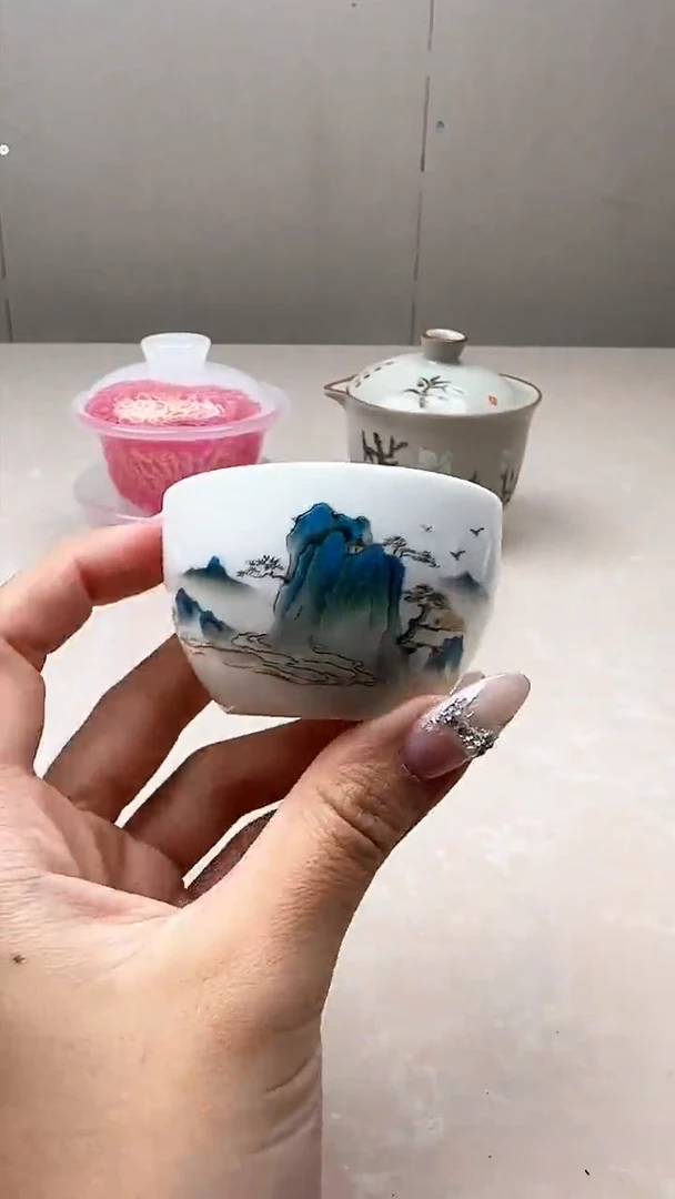 【闪购商品】陶瓷羊脂玉山水小杯子