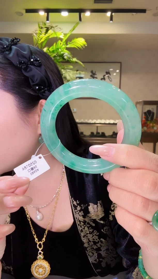 未镶嵌手镯石英质玉（非洲翠）50184