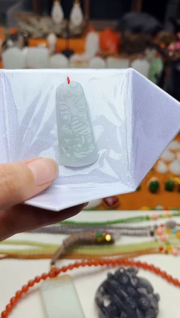 【闪购商品】翡翠颈饰未镶嵌山水牌01