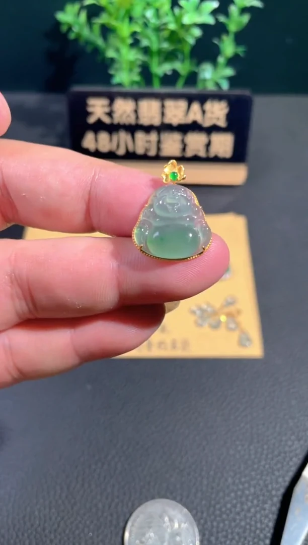 颈饰18K金镶嵌翡翠翡翠