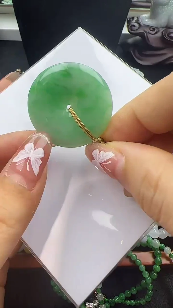 翡翠未镶嵌颈饰平安扣
