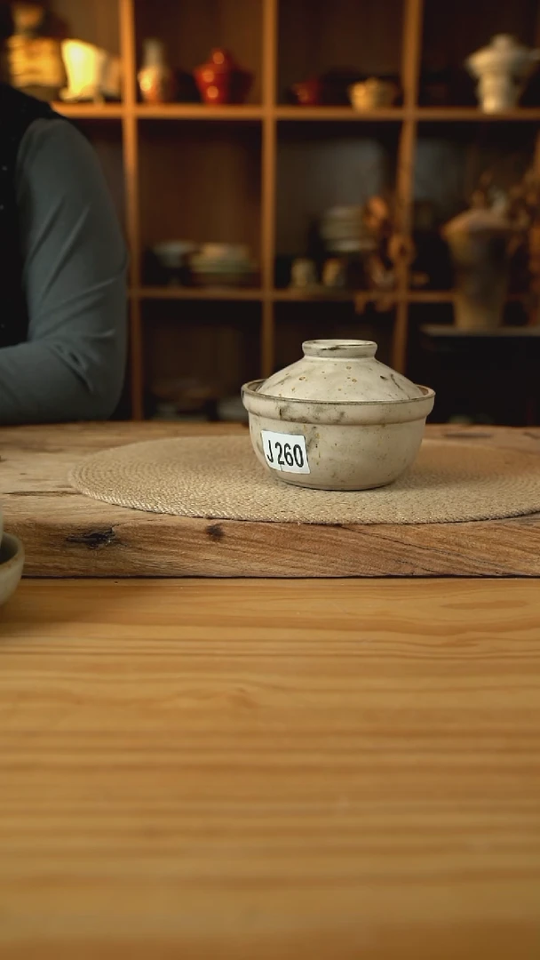 260福利孤品奶咖系列的带盖子钵碗1个