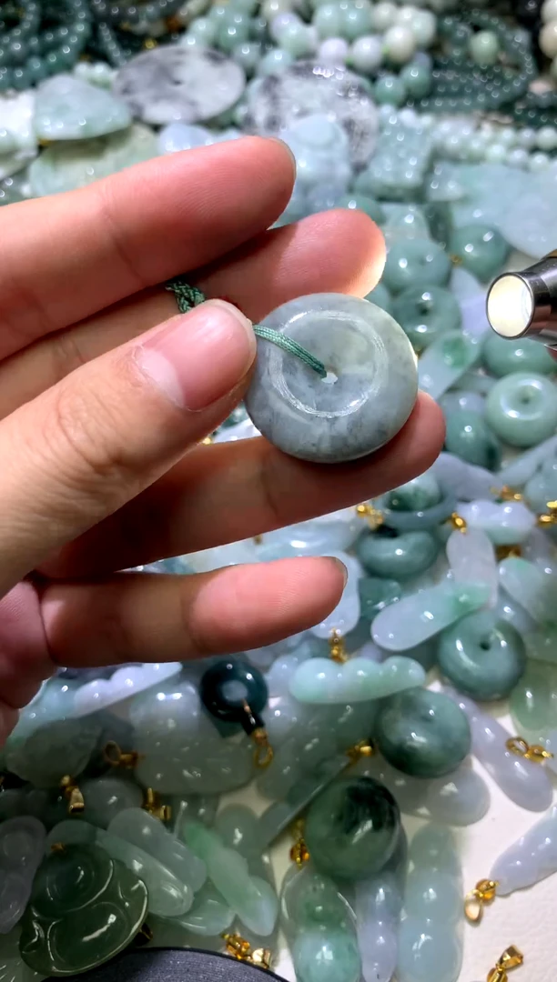 颈饰未镶嵌翡翠1