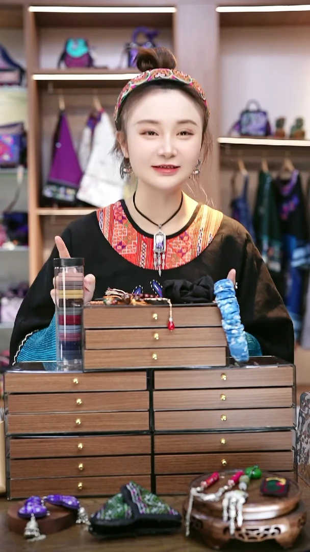 织绣L649黔东南苗族刺绣  首饰盒