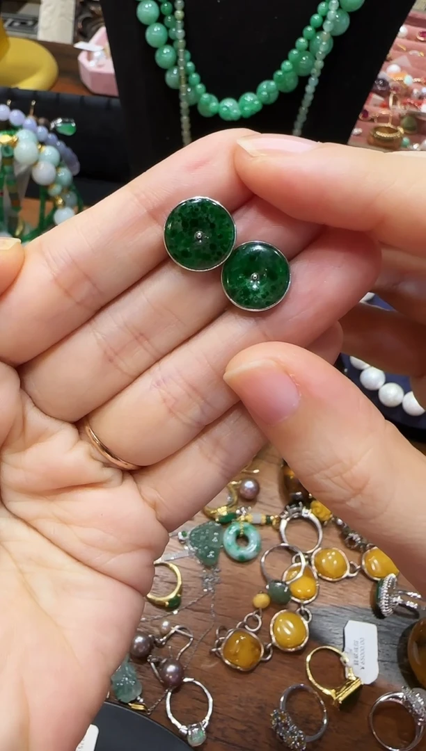 未镶嵌翡翠耳饰翡翠