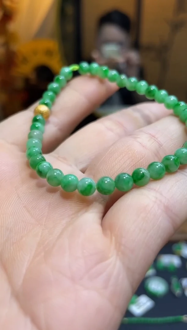 颈饰未镶嵌翡翠手串