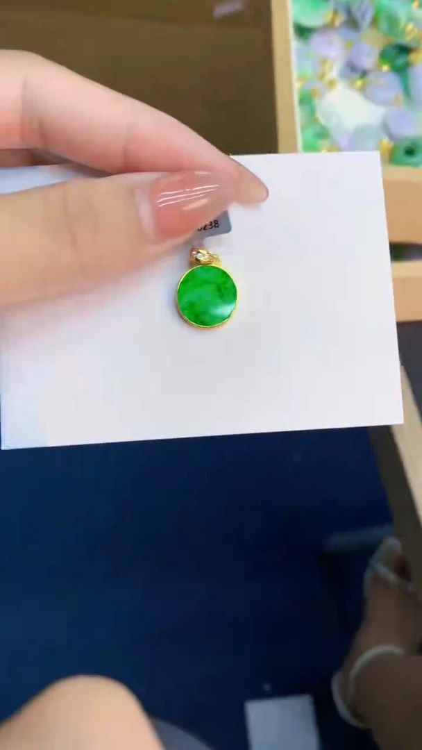 翡翠未镶嵌吊坠(不含链)1