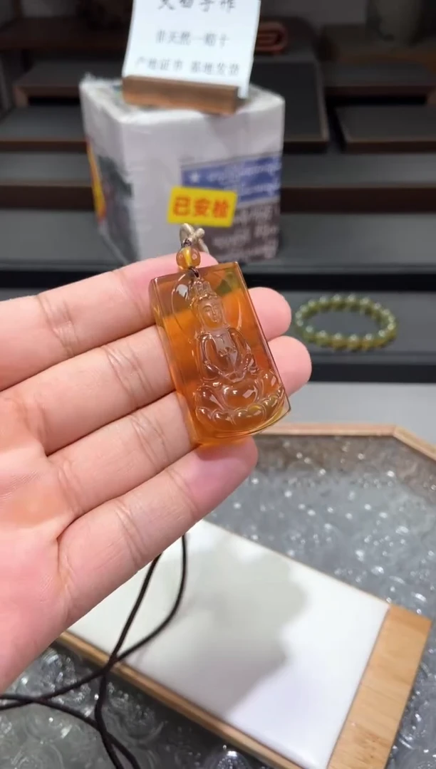 琥珀颈饰未镶嵌观音