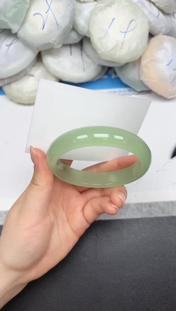 未镶嵌手镯石英质玉A208/60.9