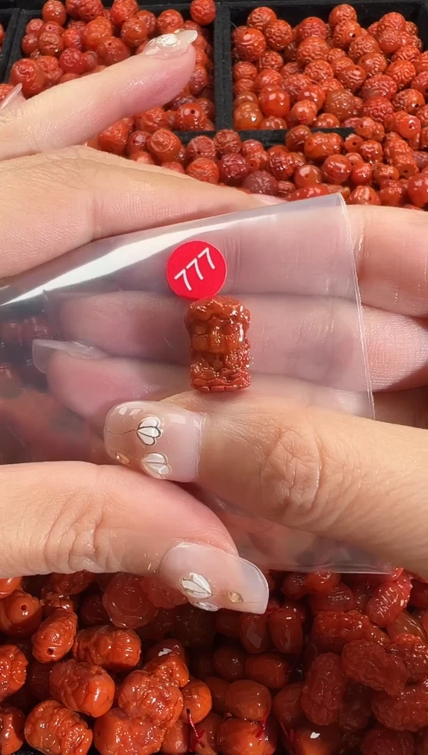 颈饰未镶嵌南红玛瑙1