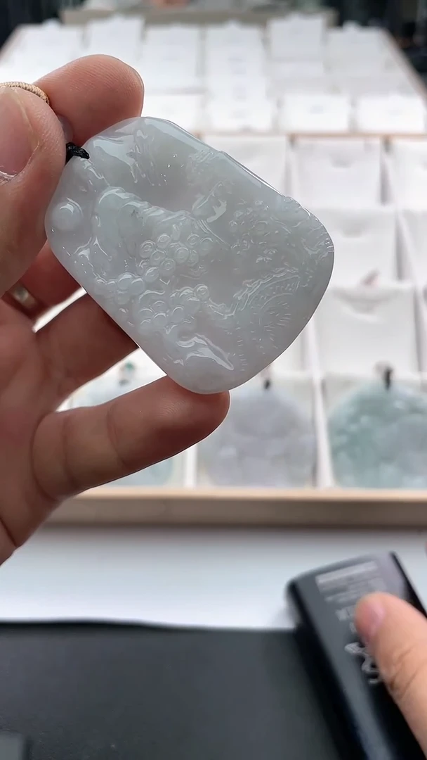 翡翠未镶嵌颈饰..../7/25/ 364