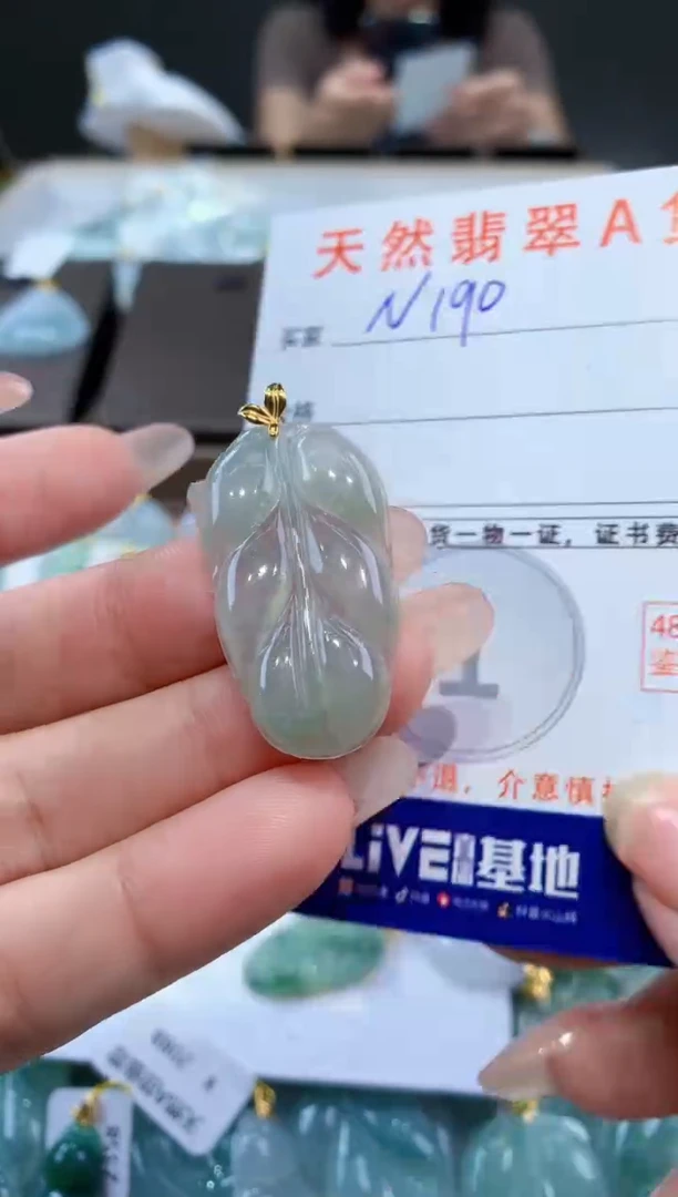 颈饰18K金镶嵌翡翠天然翡翠A货挂件